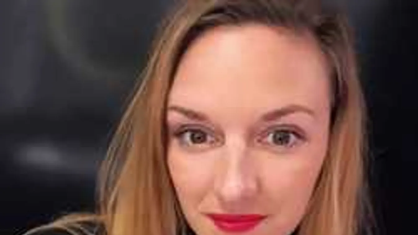 Szuperbuli, Hosszú Katinka szingliként sztárokkal partizott