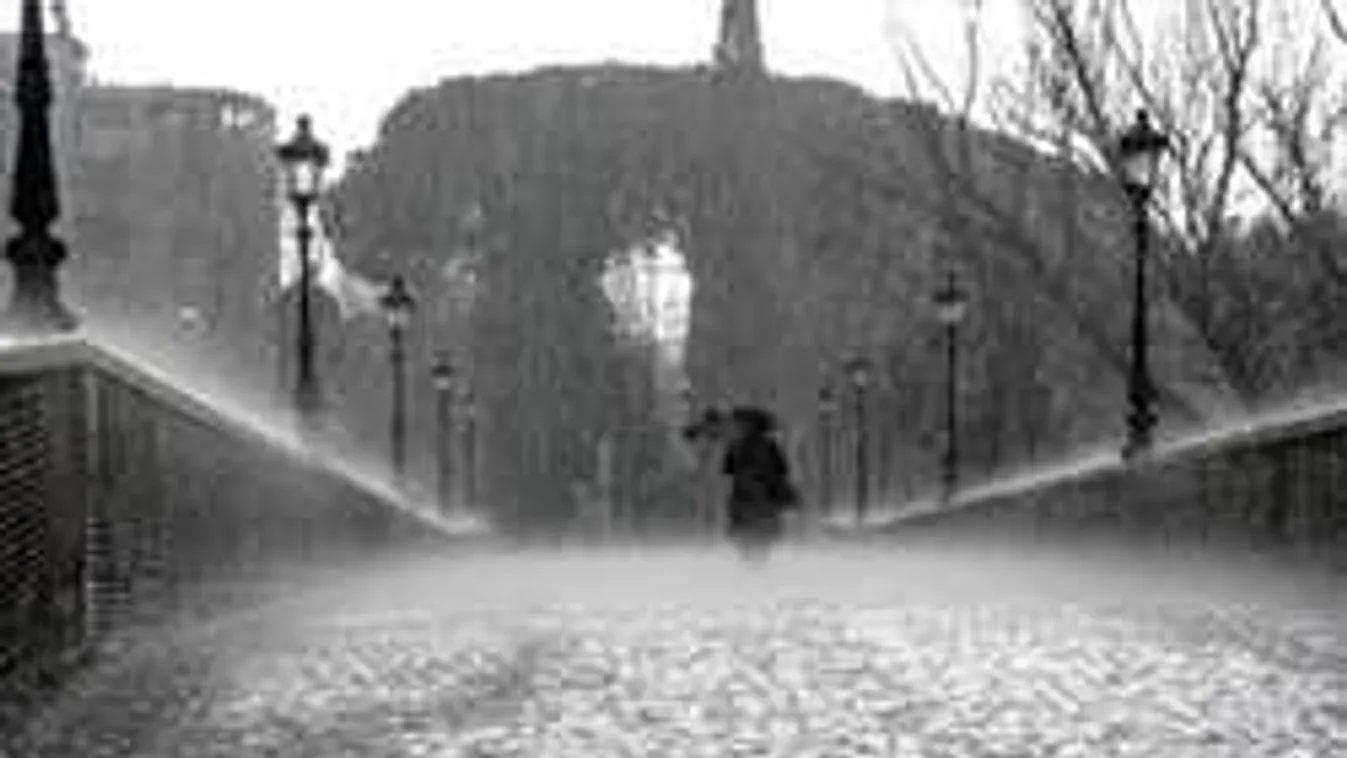 Csak 24 óra a haladék: Hirtelen borul be az ég, itt csap le a zivatar