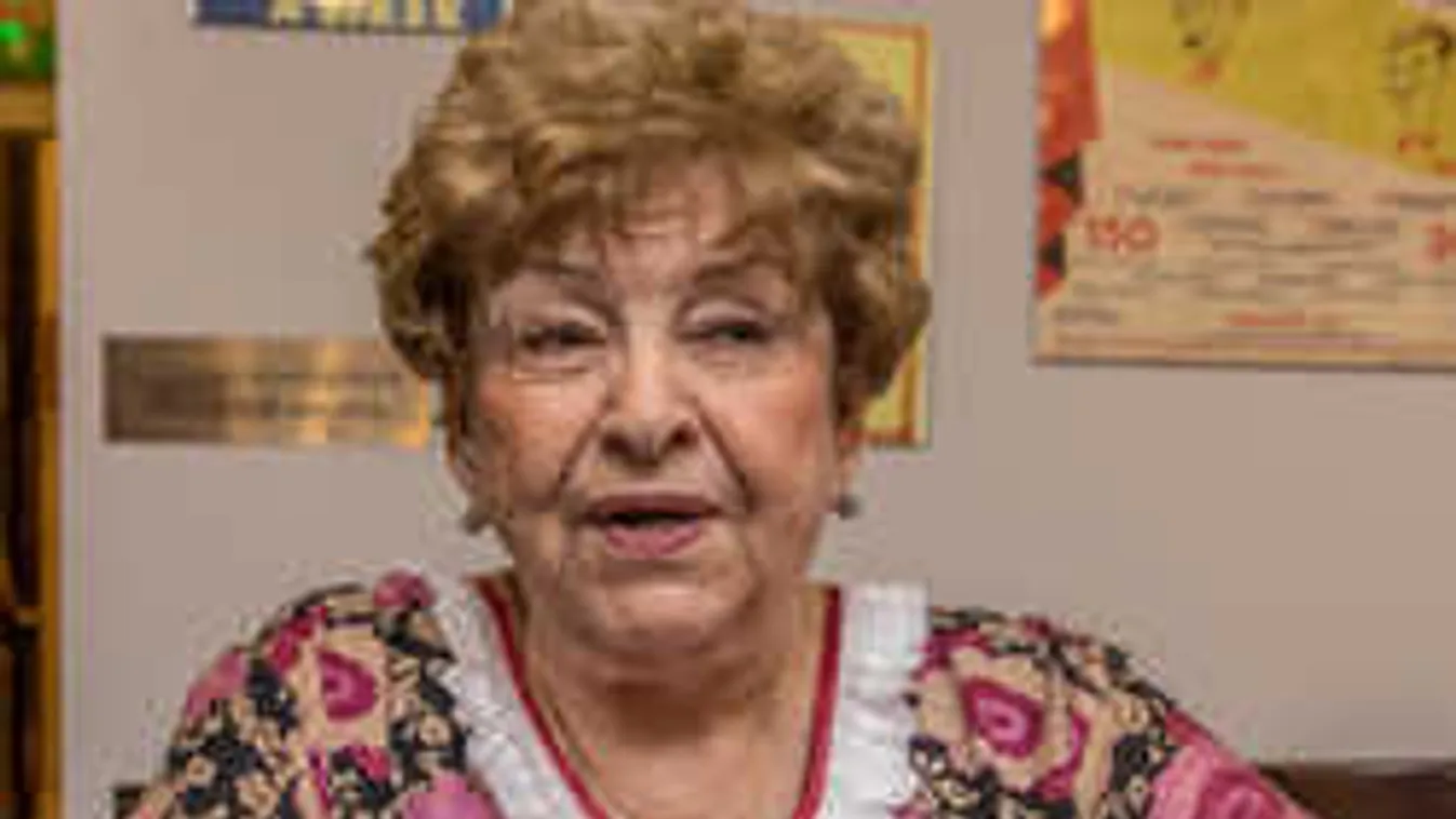 Rendhagyó interjú, íme, Pásztor Erzsi ritkán látott lánya!