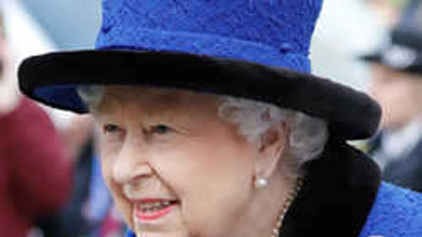 Elképesztő, mit kaptak a ballagó szombathelyi diákok II. Erzsébet királynőtől