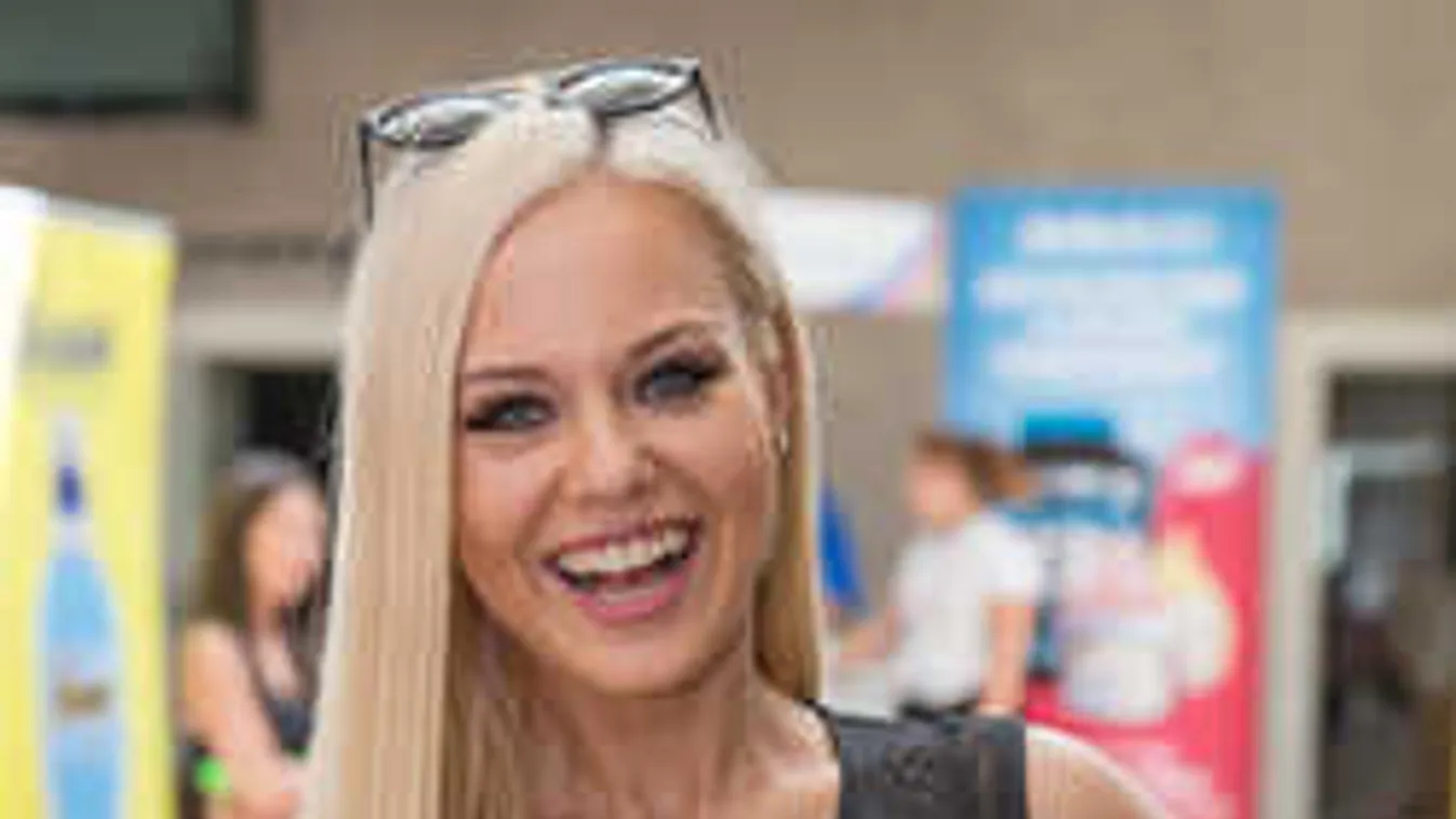 Tüzes videó: hű, de rázza tangás, kerek popsiját Virág