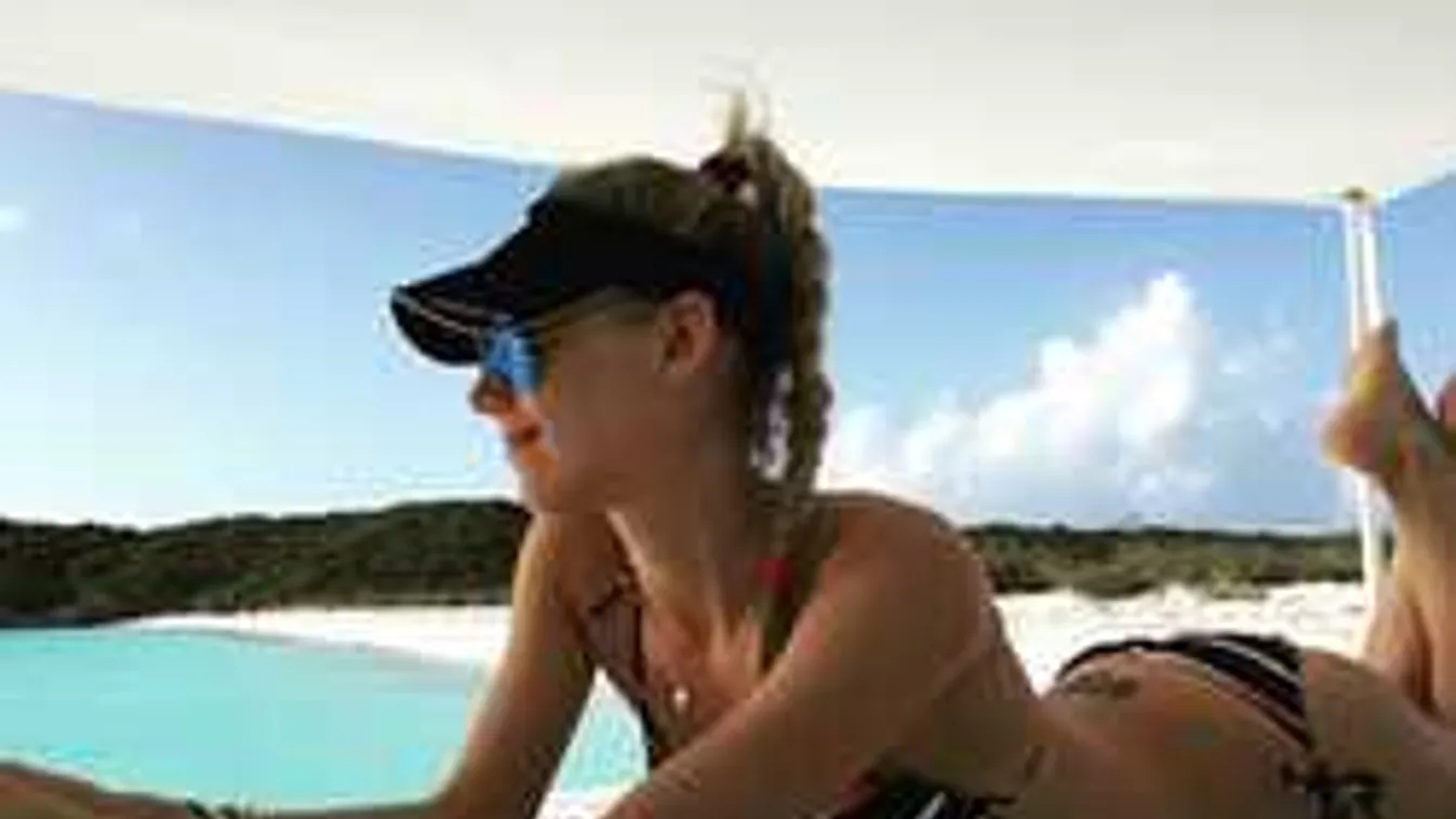 Anna Kurnyikova merész fotókkal villantotta meg bomba testét