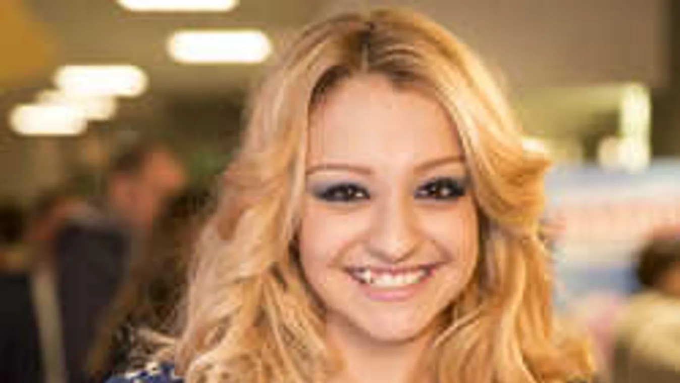 Drámai vallomás: rosszul lett a repülőn a magyar énekesnő