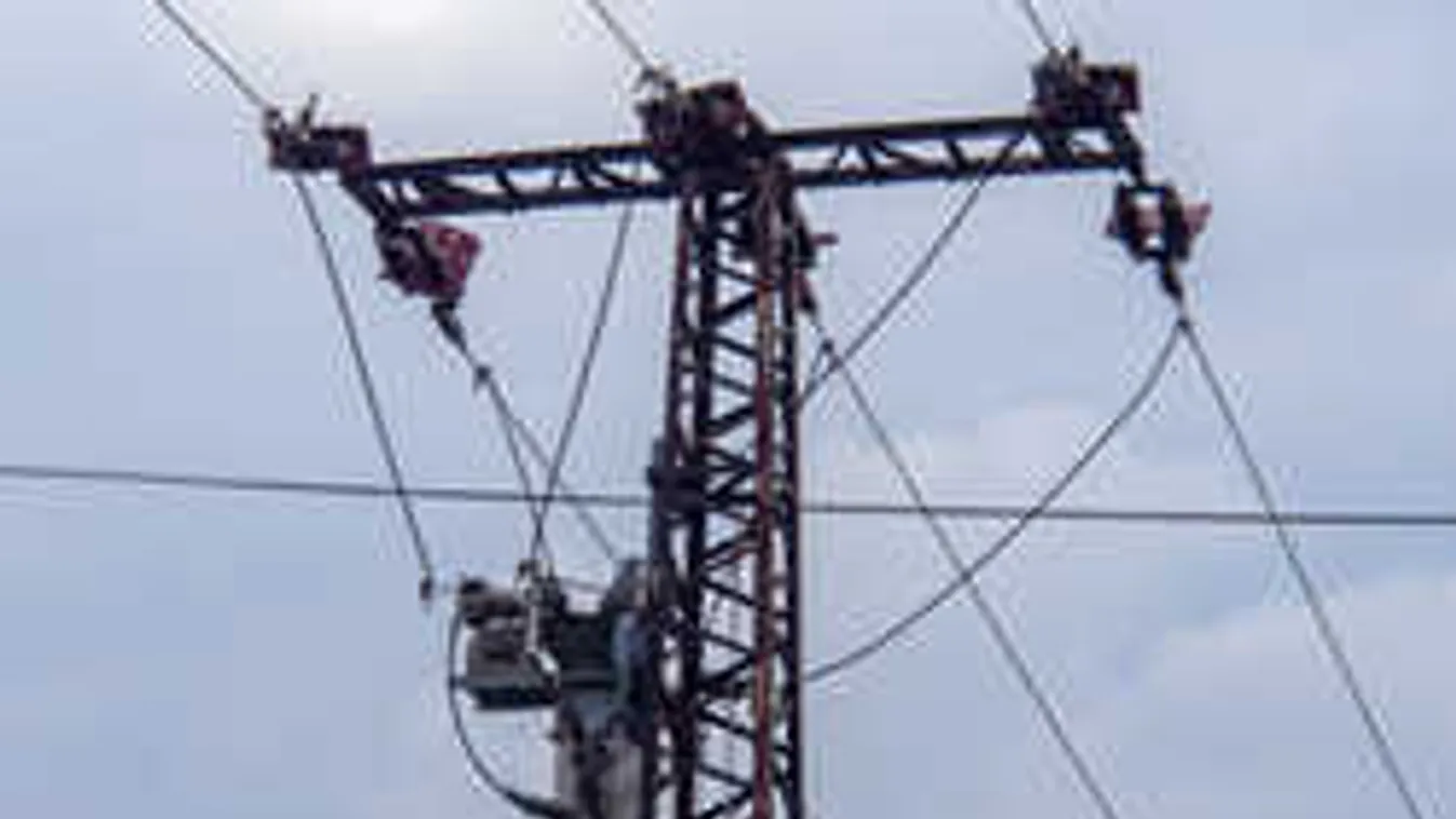 Ezért zuhant le a hatalmas oszlopról a férfi