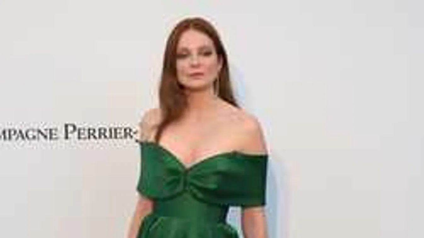 Elképesztő szexi volt a magyar tervezésű ruhájában Mihalik Enikő