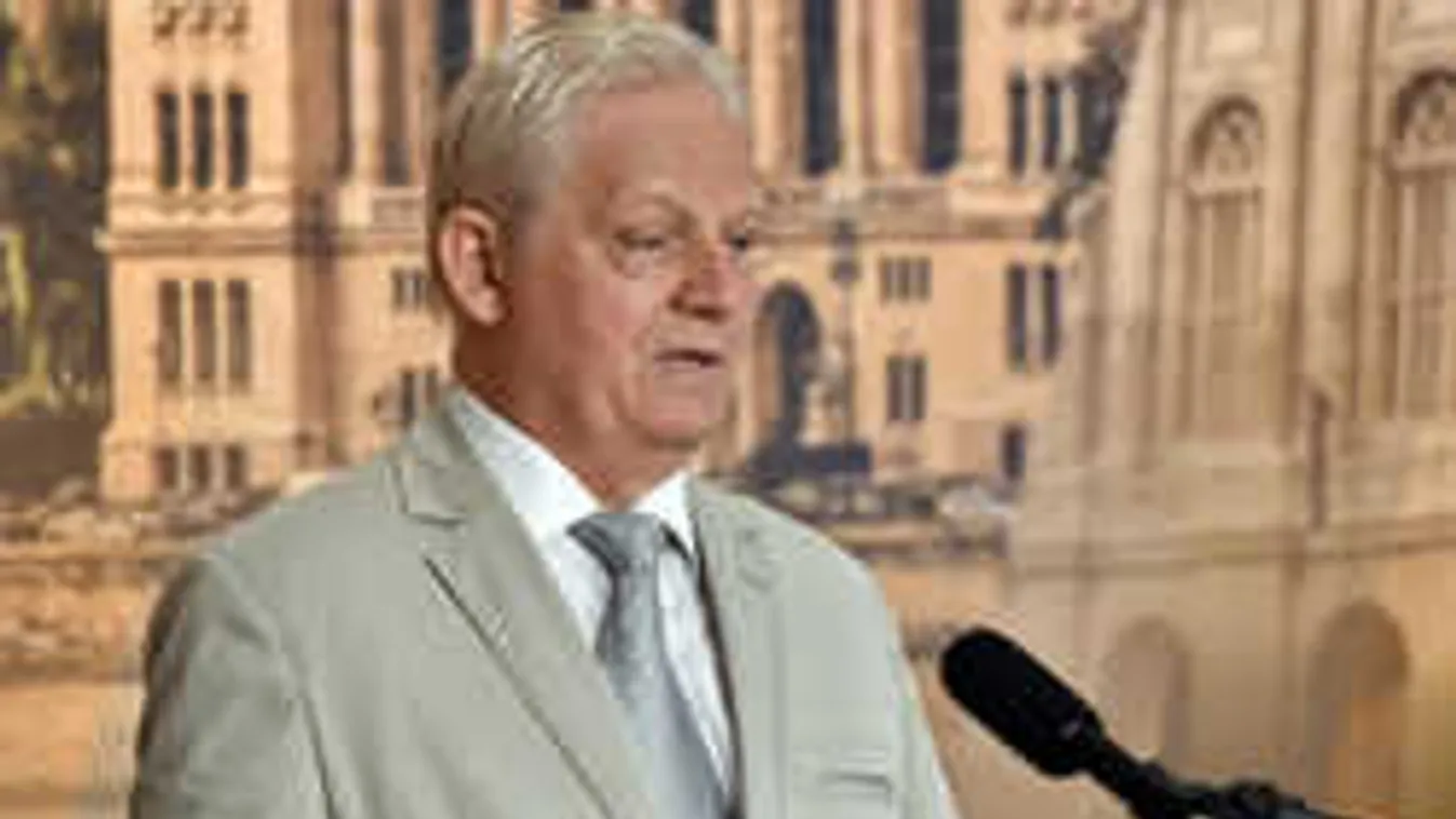 Tarlós leoltotta Karácsonyt és bejelentette: ingyenessé tenné a parkolást