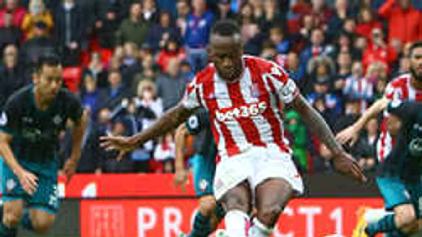 Késsel rontottak a világsztárra, és a rendőrök sem kímélték