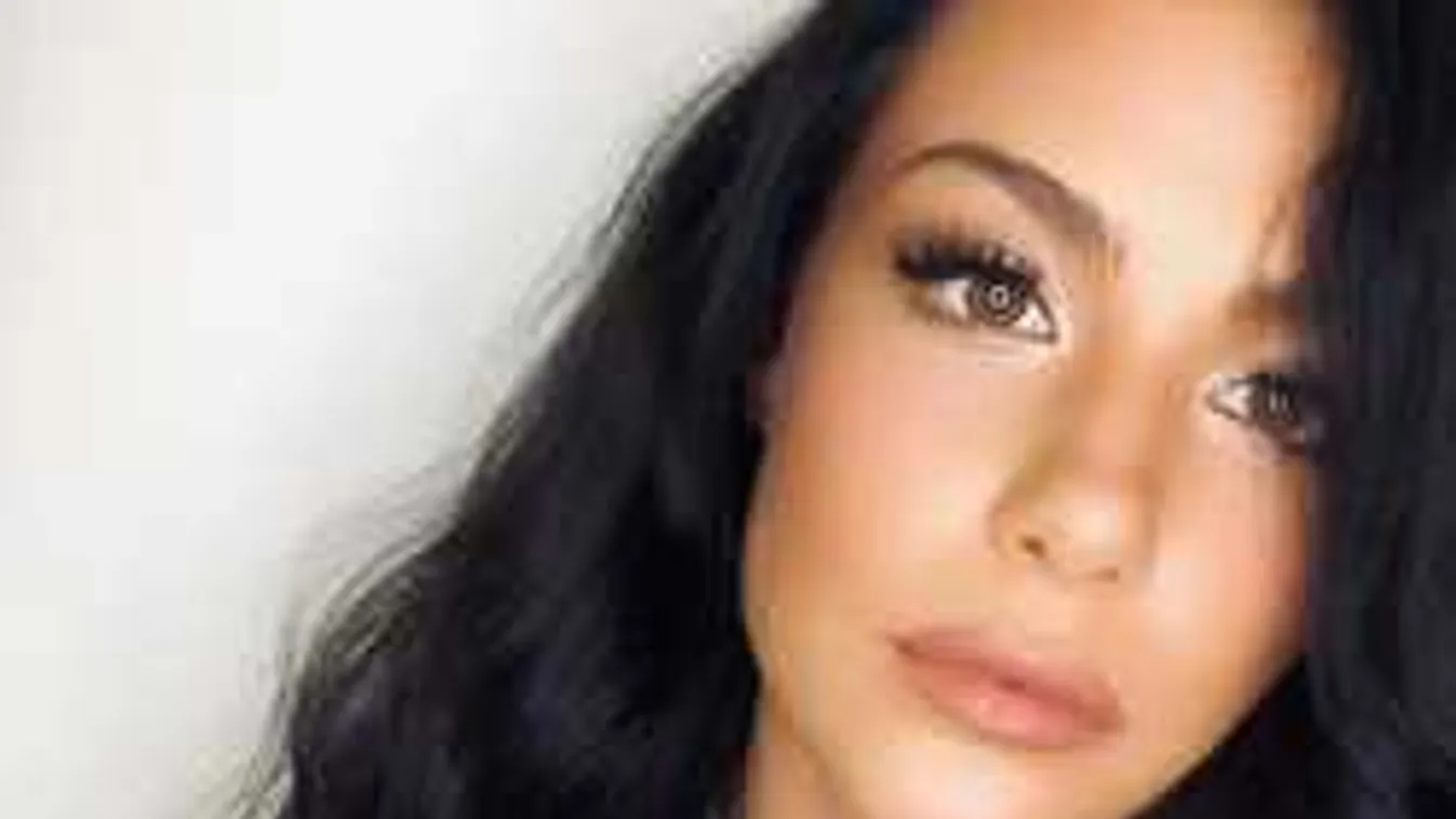 Tóth Andi emelte a tétet: pikáns fotón mutatta meg bájait