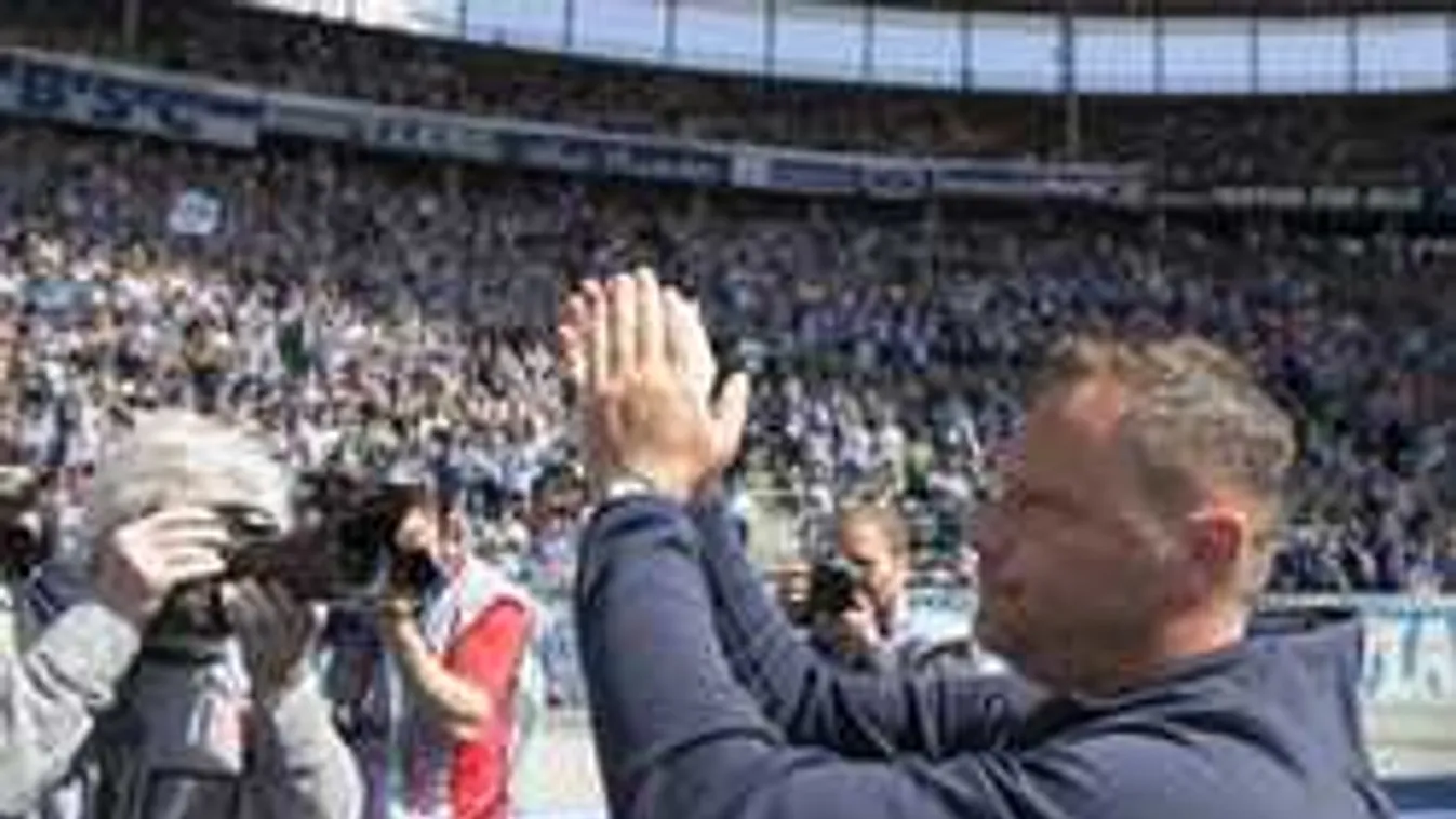 Fantasztikus fotó, így köszöntek el a búcsúzó Dárdai Páltól