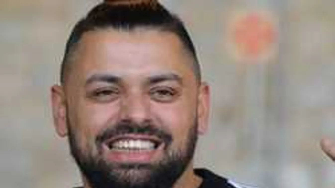 Örömteli hírt jelentett be az ismert magyar énekes