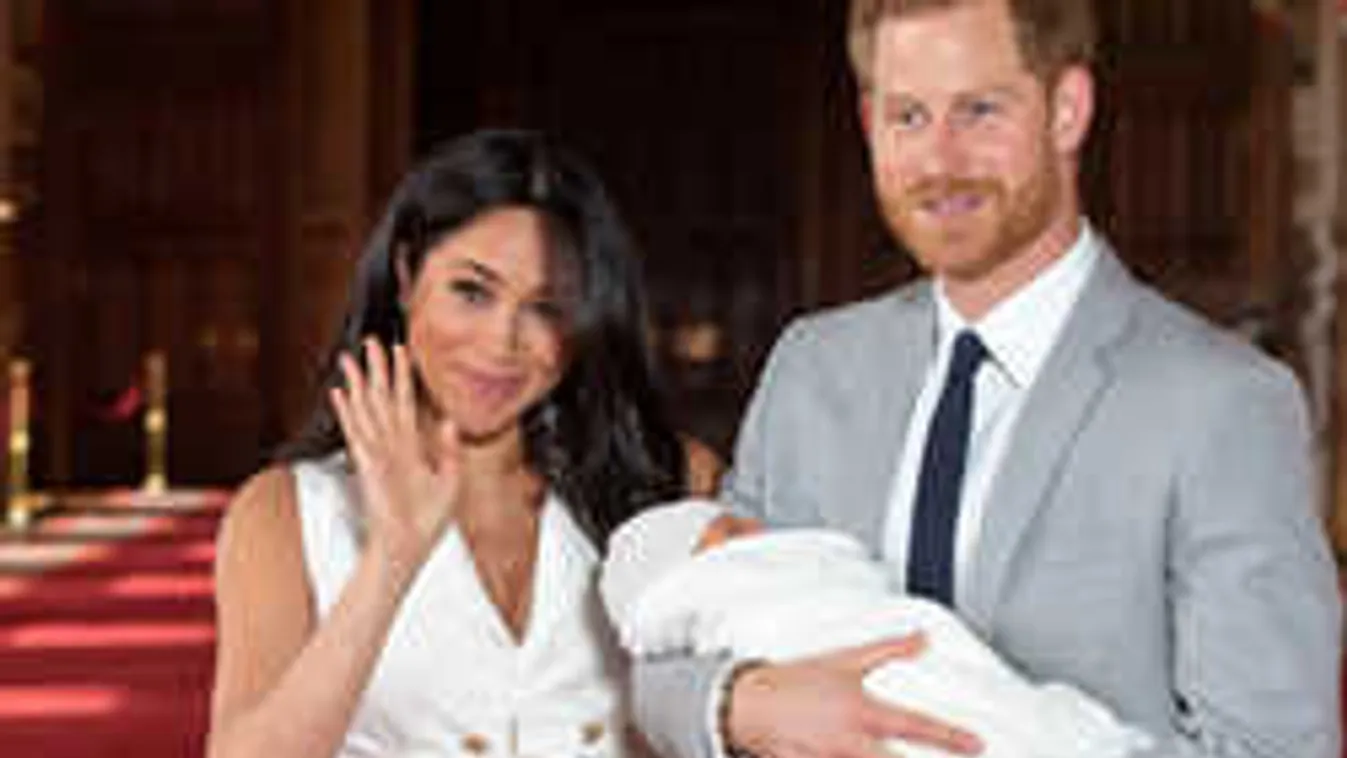 Kutyákkal osztozik a nevén Harryék kisfia