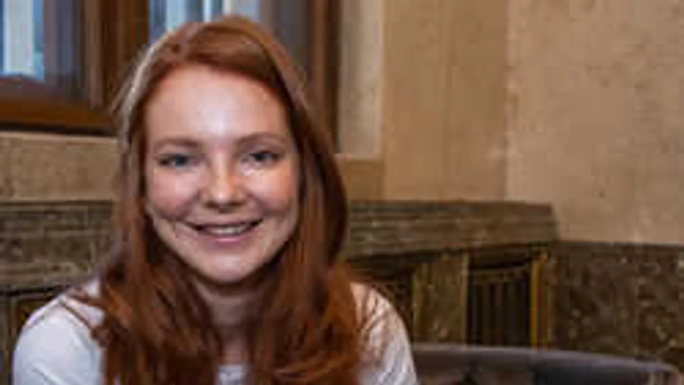 Így alakítják át a modelleket, ez derült ki Mihalik Enikő karrierjéről