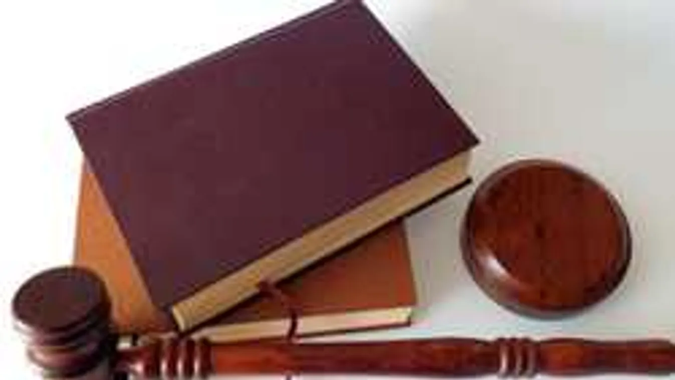 Apjával ölette volna meg kislányát a tatai anya, most felmentették