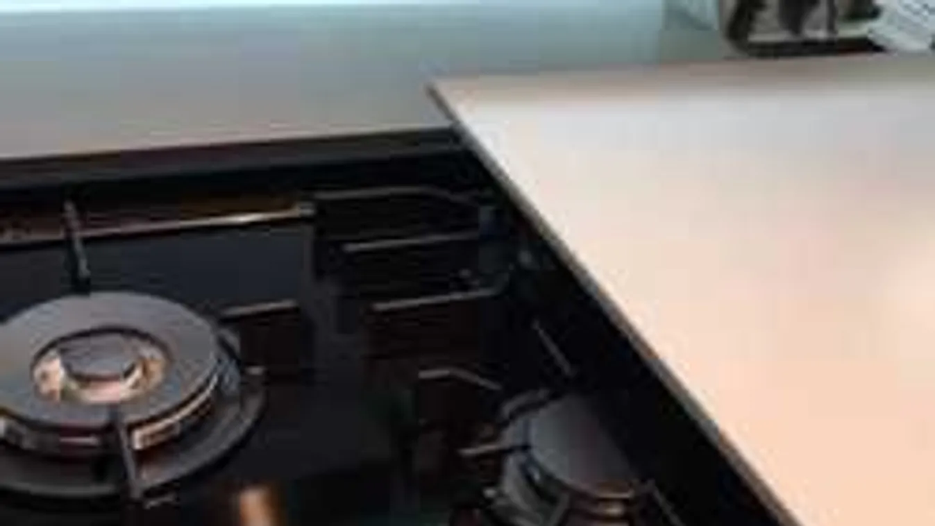 Büntetésből a forró főzőlapra ültette 3 éves fiát egy kegyetlen apa