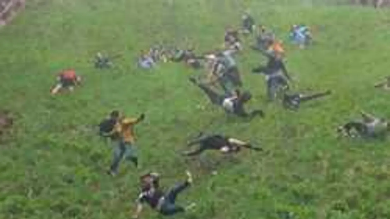 Többen megsérültek a bizarr versenyen Angliában! - videó