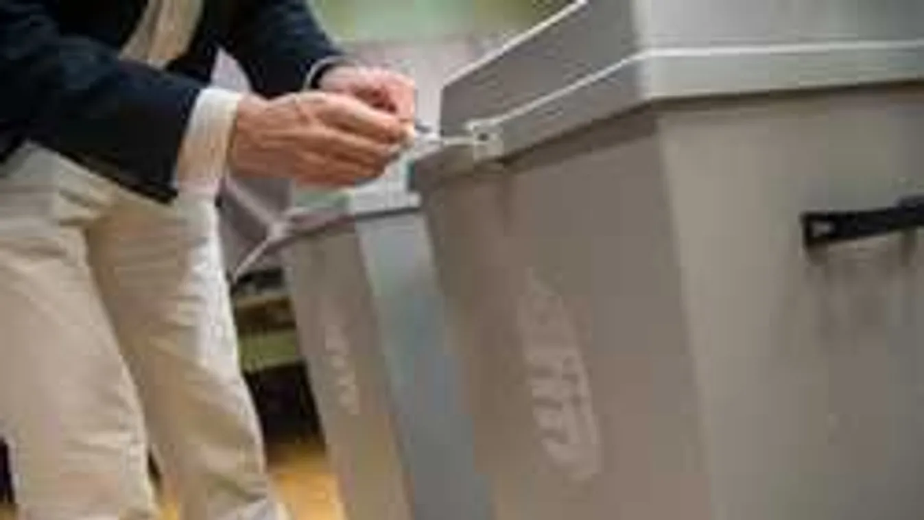 5,4 százalékon az RMDSZ az exit poll szerint, Macron vesztett