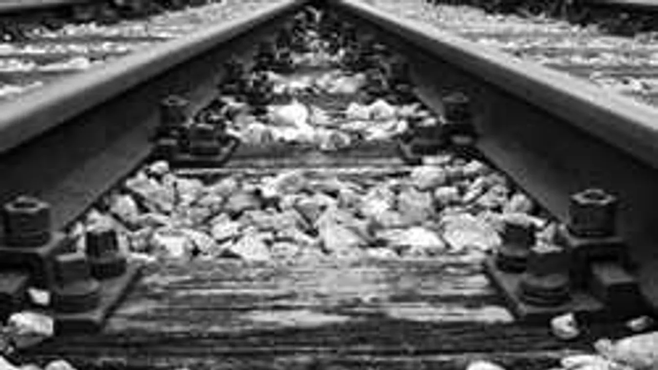 Hiába riasztották a mentőt, meghalt 17 éves lány a síneken