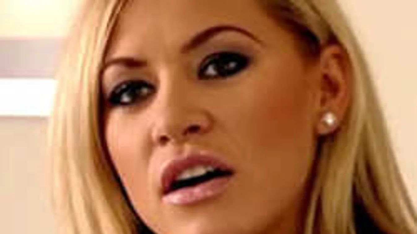 Teljesen meztelenül pózolt Hargitai Bea, íme a pikáns fotók