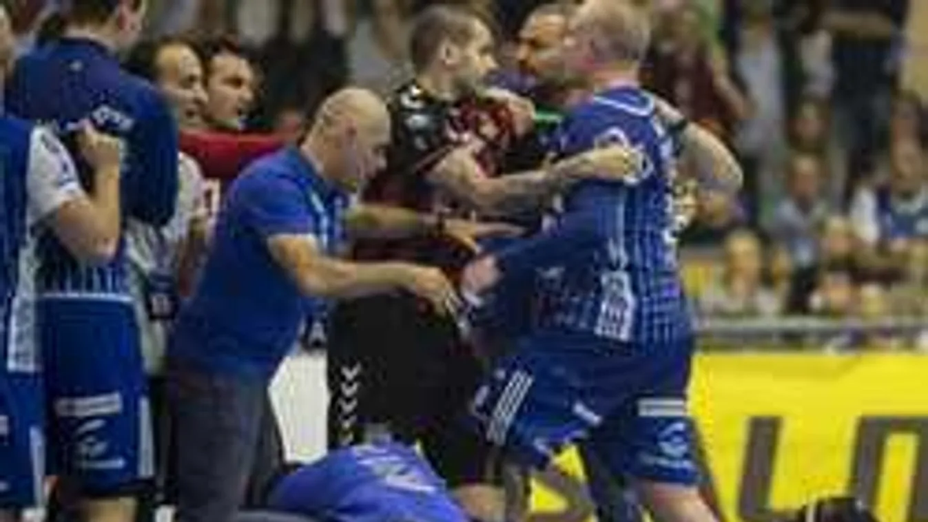 Balhé Szegeden, egymásnak esett a két sztáredző a sajtótájékoztatón