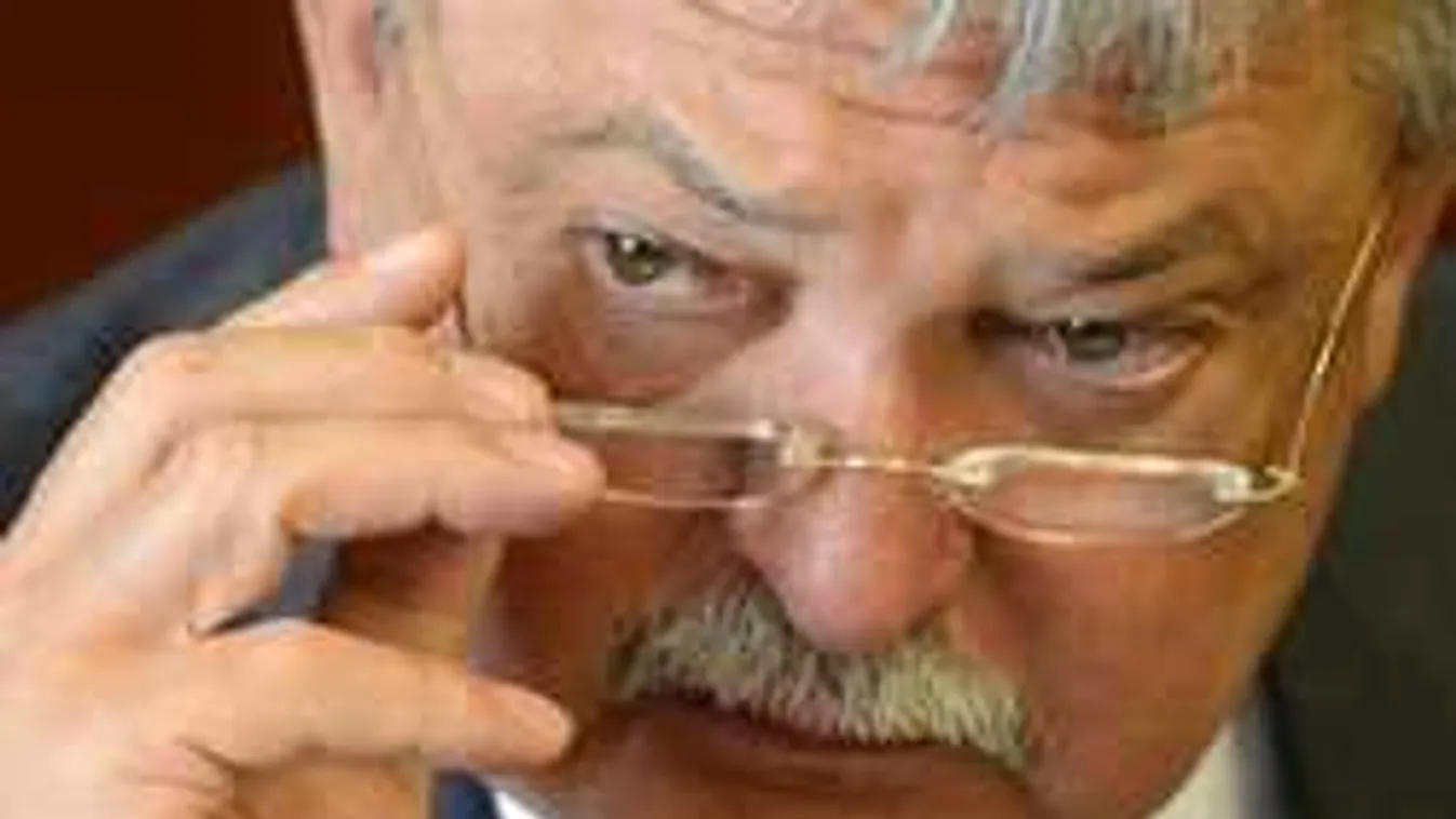 Jaj a magyar fociklubok ostoba tulajdonosainak: bekeményít az MLSZ