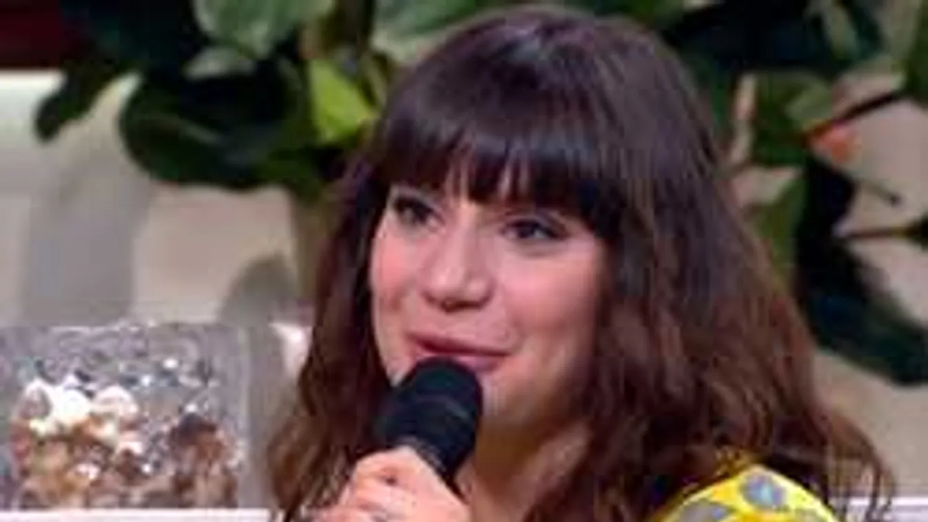 Már nincs sok hátra, így megnőtt a várandós magyar énekesnő pocakja