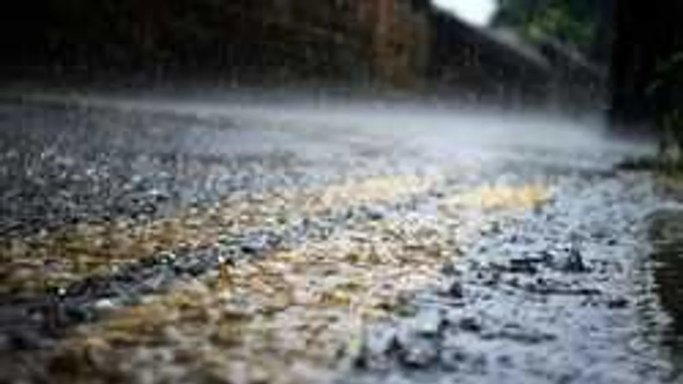 Emelték a riasztás fokozatát, itt csap le a durva jégeső