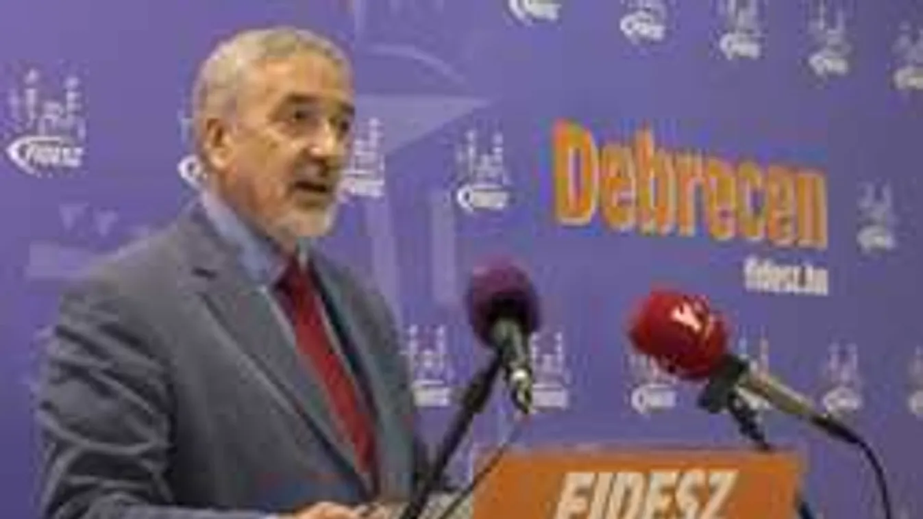 Hadházy külföldre juttatta több százezer magyar adatait