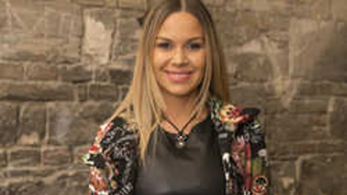 Lefotózták, új barátjával lubickolt Spanyolországban Dundika