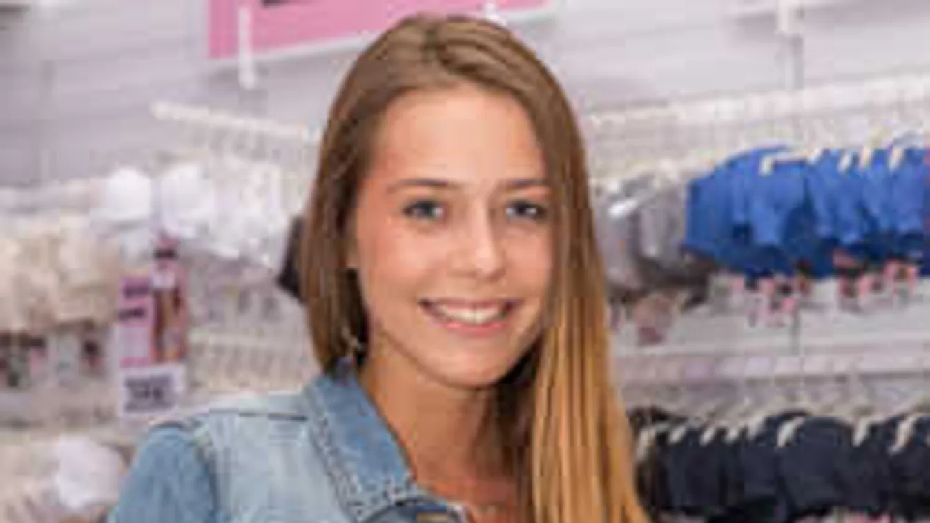 Ez forró: falatnyi bikiniben csábít a  magyar szépség