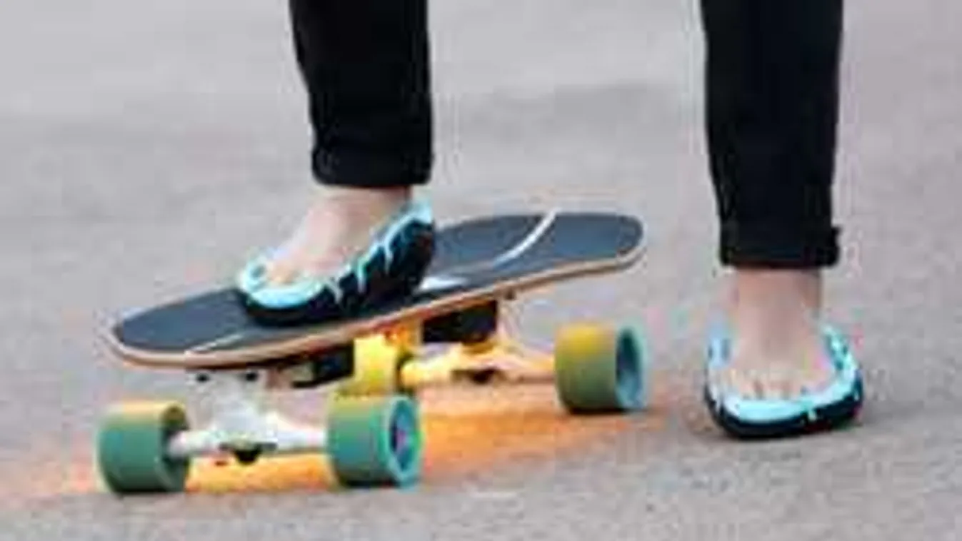 A flip-flop papucsnak lőttek, ez lesz az új divat