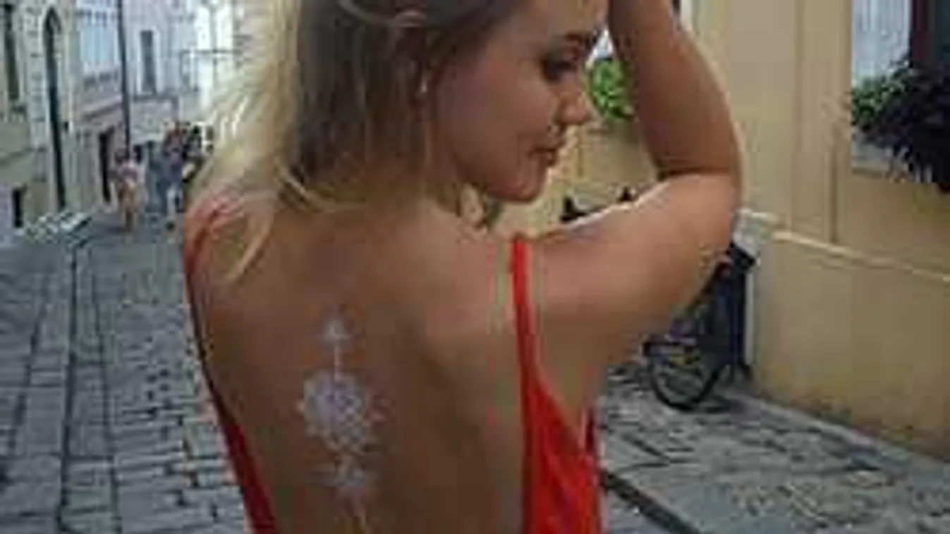 Megújult a fehér tetoválás, hódítanak az új minták a testen