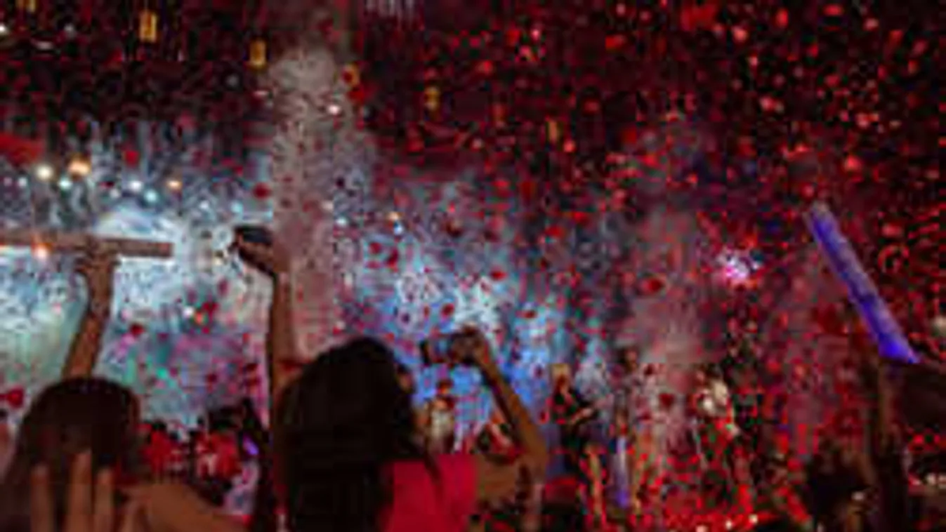 Széket avattak a Depeche Mode tiszteletére Sopronban