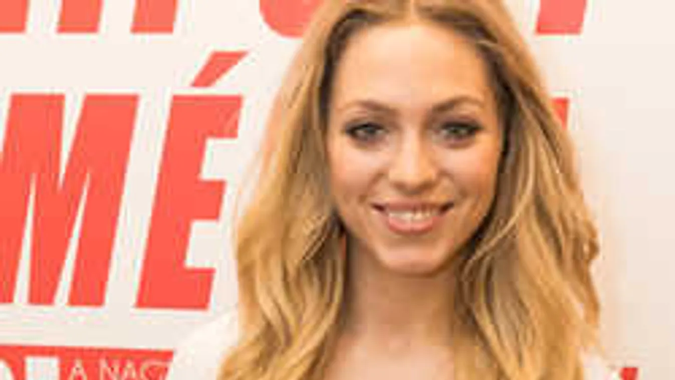 Perverz fotóktól akadt ki a magyar énekesnő, egy rajongója zaklatja