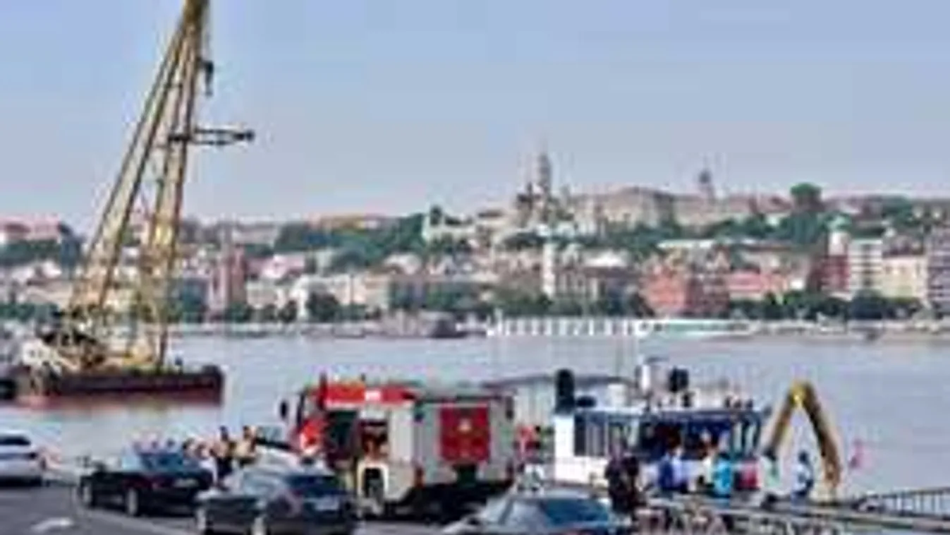 Víz alatt hegesztenek a búvárok, így próbálják kiemelni a Hableányt