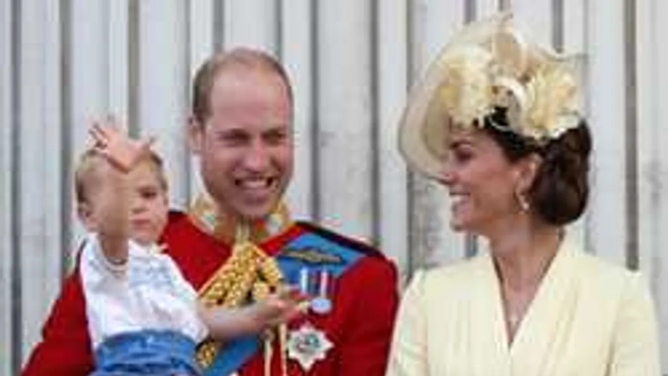 Ebben jelent meg, azóta mindenki Katalin hercegné ékszeréről beszél