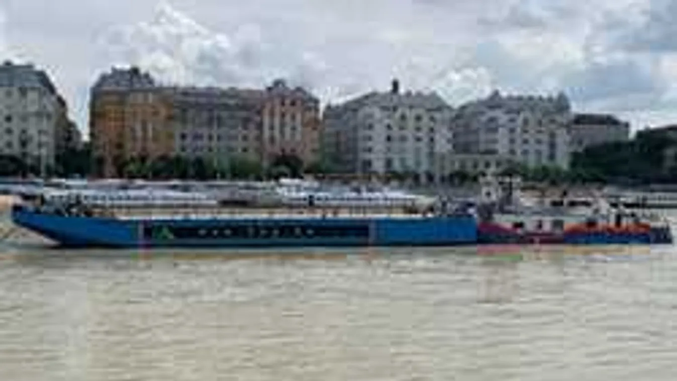 Meglepő események a Dunán, ez történik most a hajóroncsnál