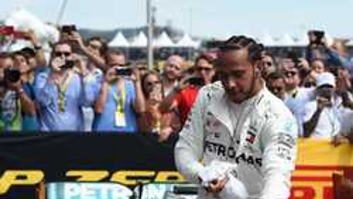 Áll a bál a Forma-1-ben, Hamilton kipakolt