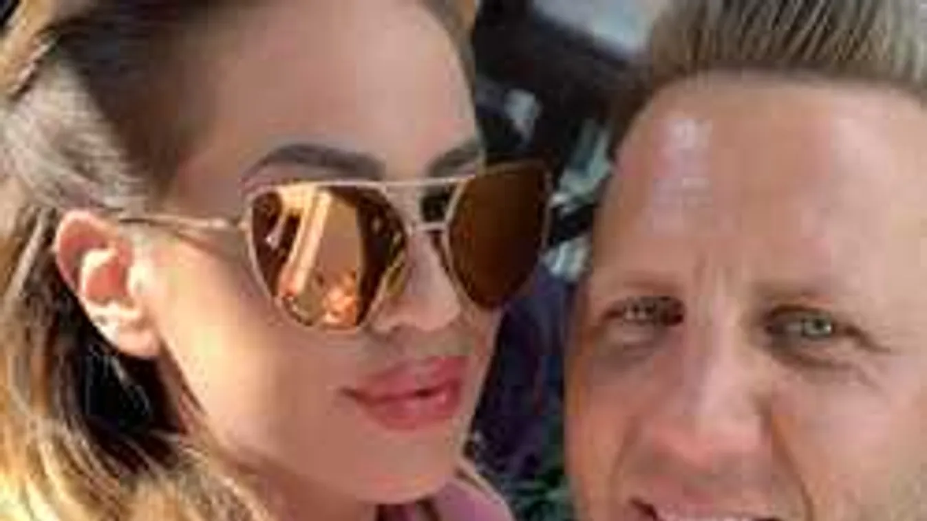 Dalban vallott szerelmet menyasszonyának Jimmy fia