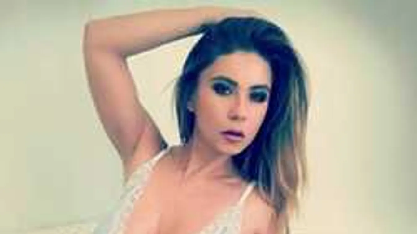 Elképesztő félmeztelen szelfit posztolt magáról a magyar modell!