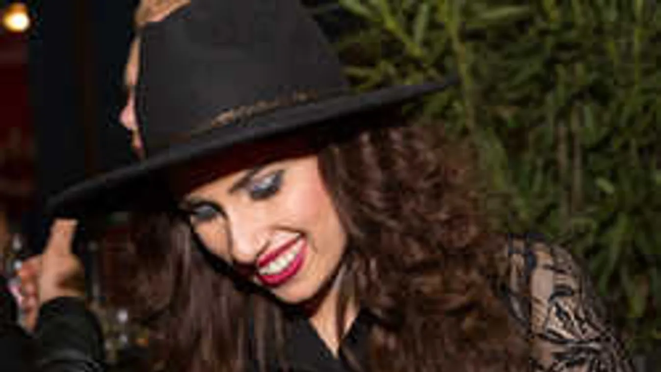 Nincsenek szavak: Radics Gigi a kamerába tolta kőkemény popóját