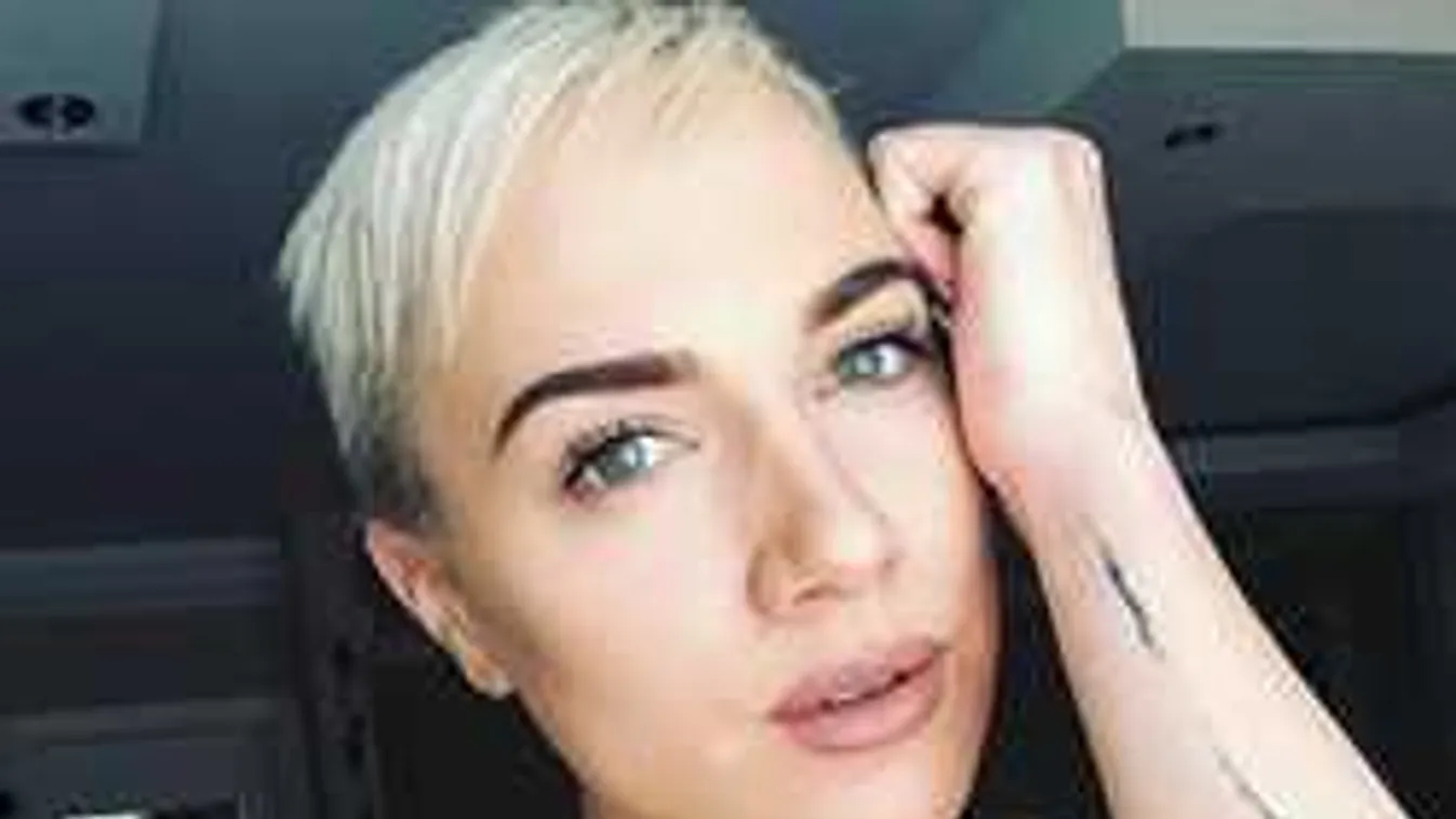 Végre megmutatta a várandós Tóth Gabi, már ekkora a pocakja