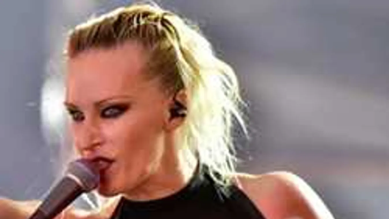 Pásztor Anna vetkőzteti a rajongóit a VOLT Fesztiválon