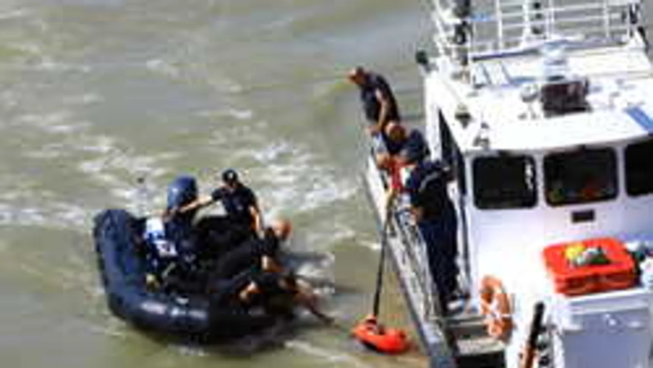 Dráma a Hableány roncsánál, egy ember a Dunába zuhant