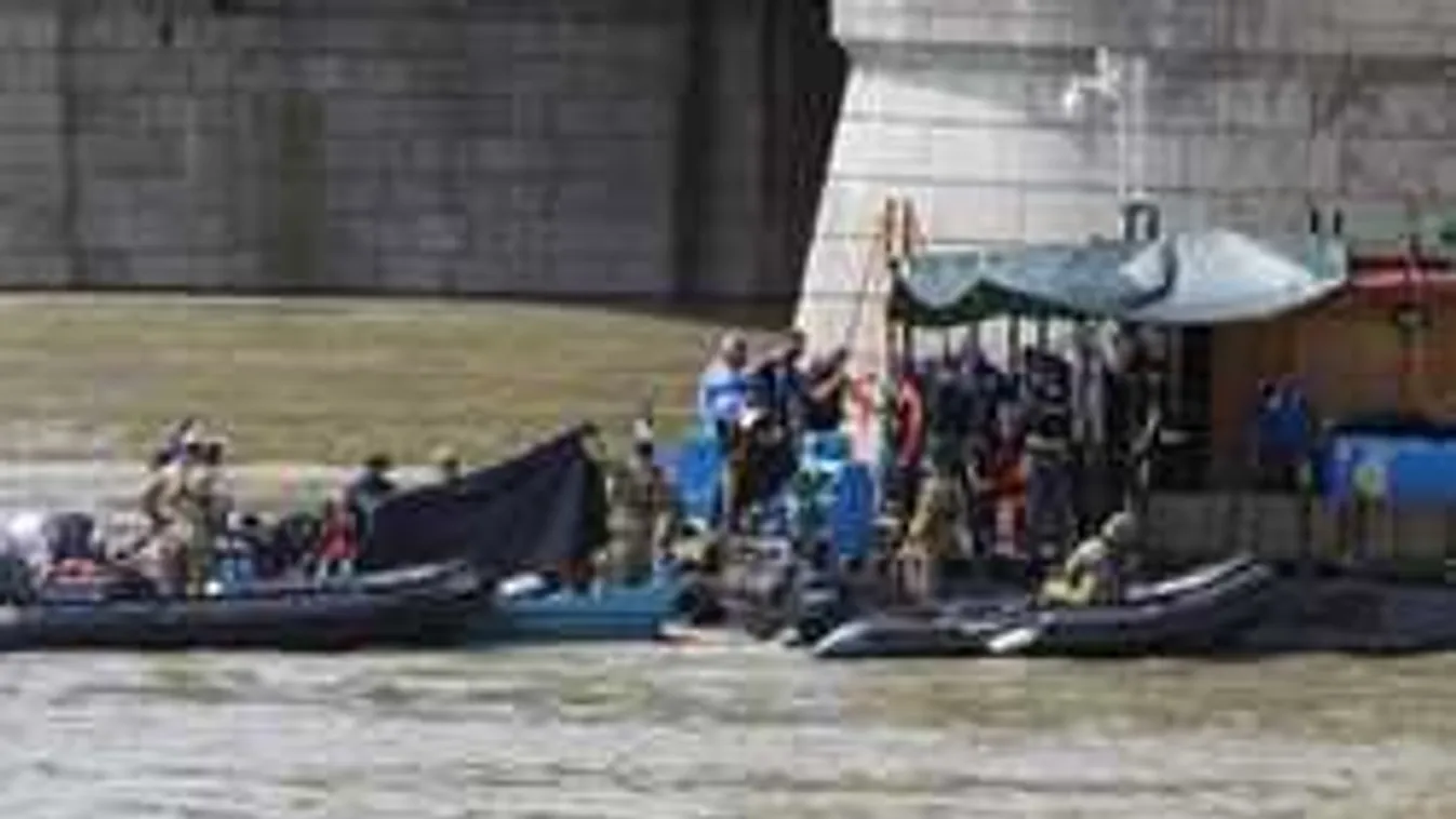 Újabb holttestet emeltek ki a Dunából - fotók