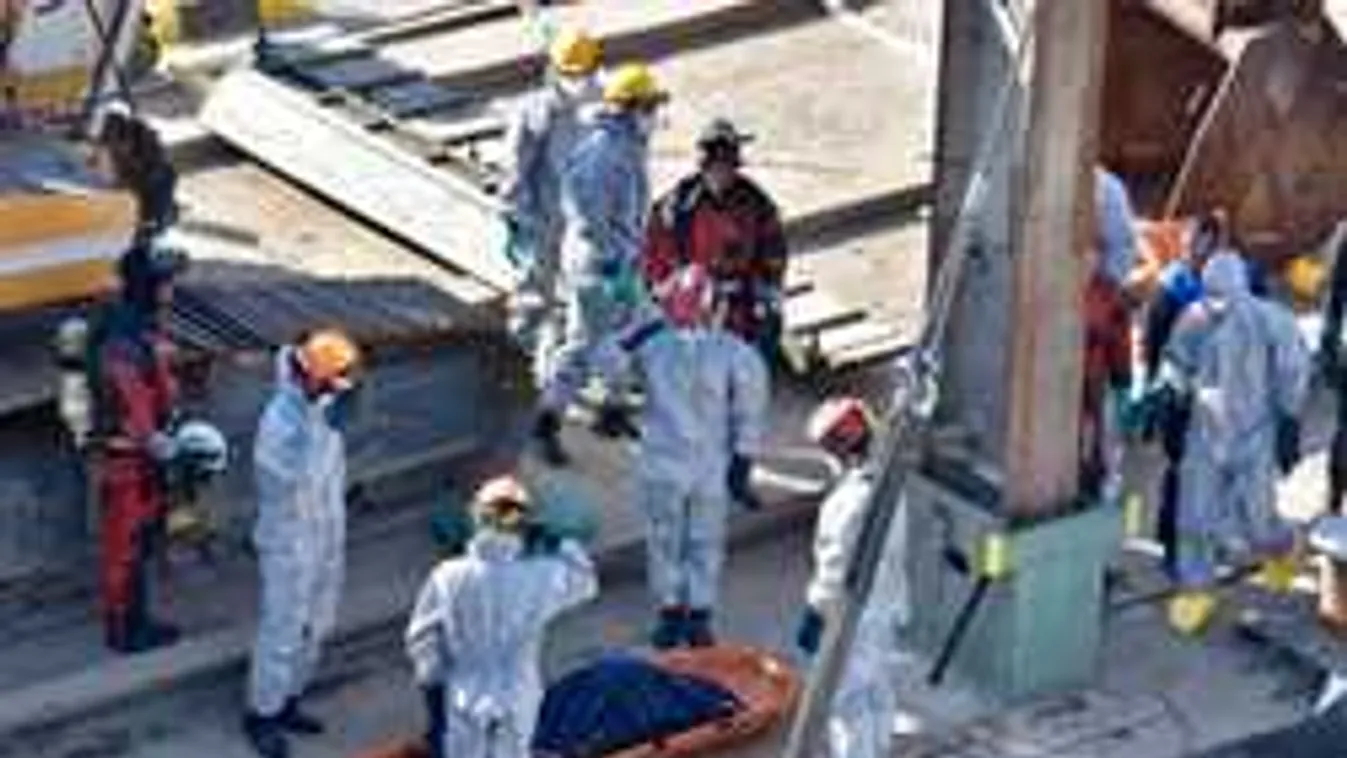 Szívszorító pillanat, így tisztelegnek a Hableány áldozatának