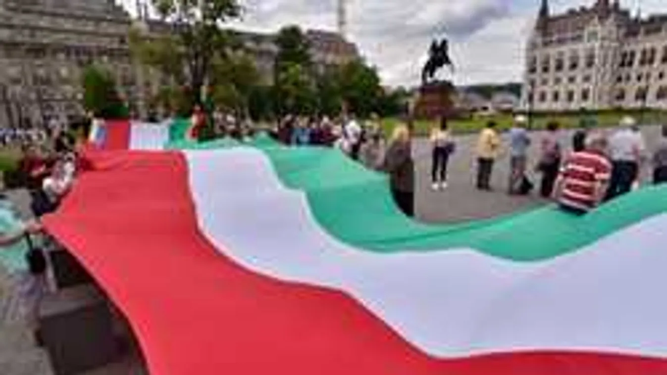Videó a helyszínről: több ezer gyermekhang zengte be a Kossuth teret