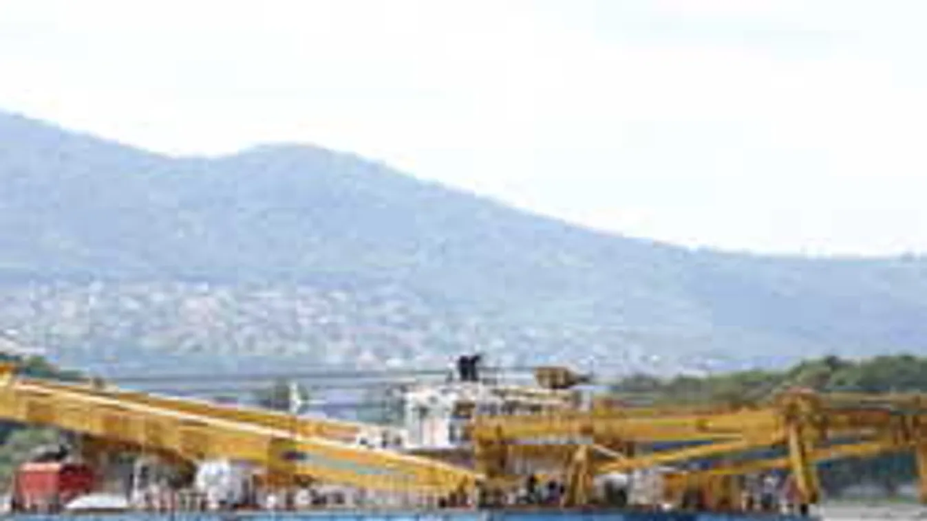 Máshová viszik a Hableányt, ez akadályozza a Clark Ádám daru munkáját