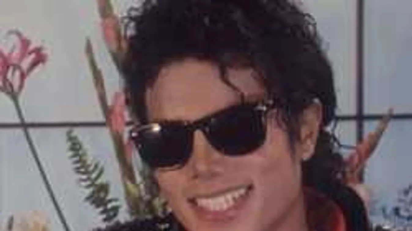 Sosem látott fotó került elő, ilyen bizarrul pózolt Michael Jackson