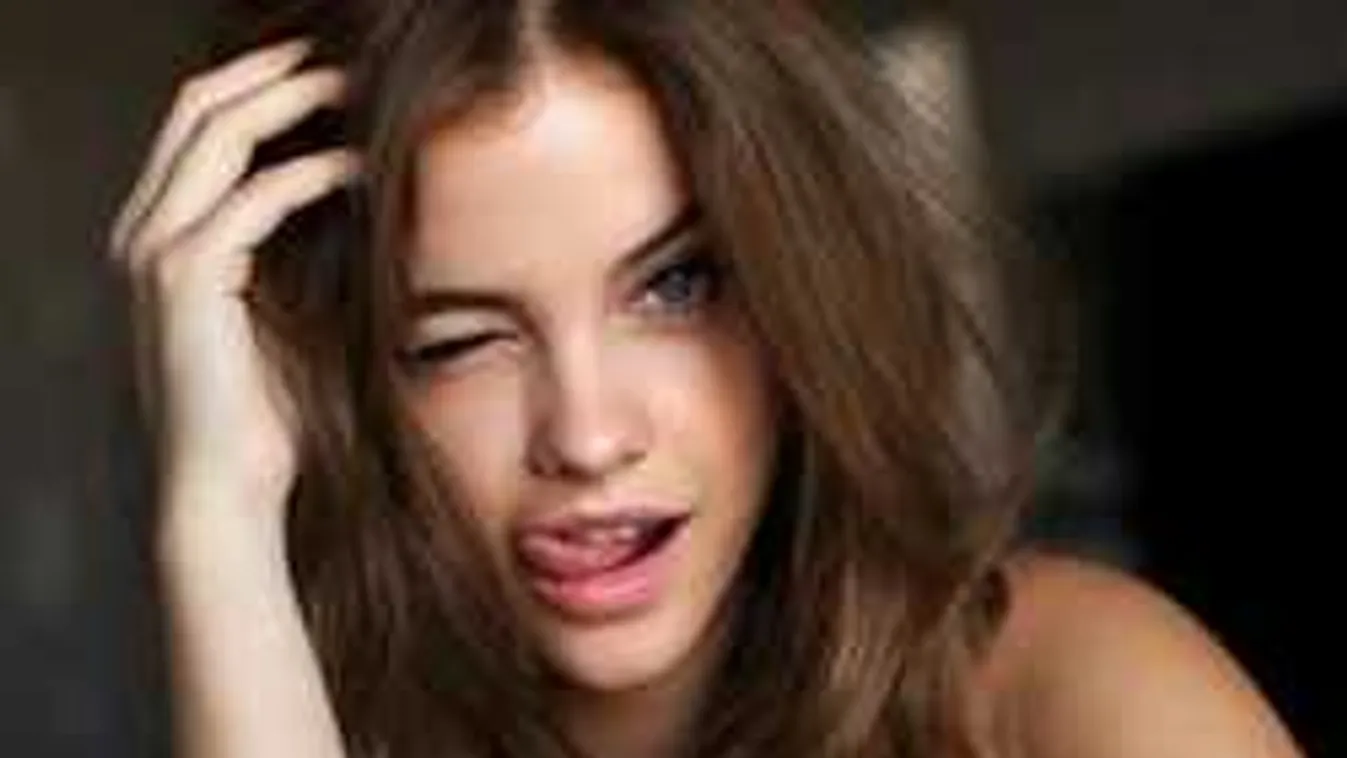 Hűha, anyaszült meztelenül villantott végtelen combokat Palvin Barbi