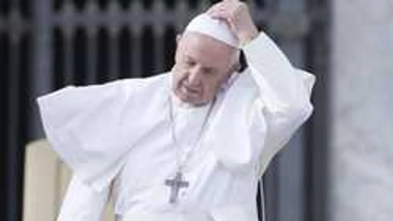 Változás Ferenc pápa programjában: Ezért nem érkezhetett helikopterrel